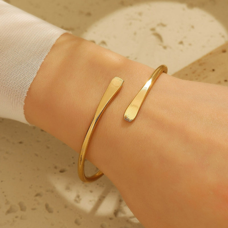 Metal Twist Geometric Knot Winding Hollow Open-end High-grade Light Luxury Personality Fashion Ladies' Bracelet - Otaj Gifts